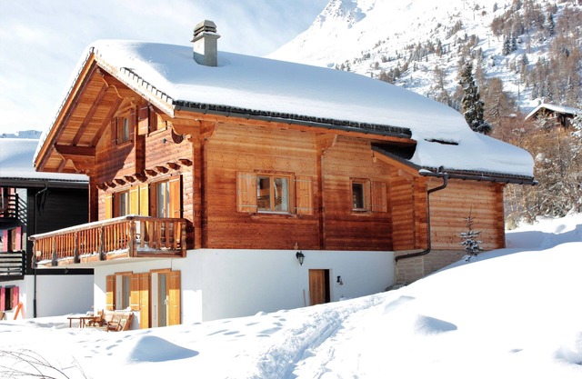 2-3 pers. Apartment in Chalet Campanula directly on the Etherolla Piste 4 Valleys