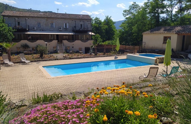 2/4 person gîte with swimming pool in southern Ardèche