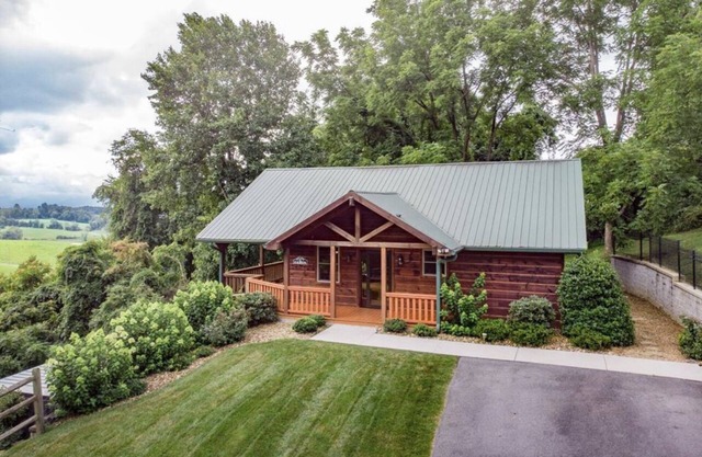2 Acres of pure paradise with amazing Mountain View’s! Minutes from Emory&Henry