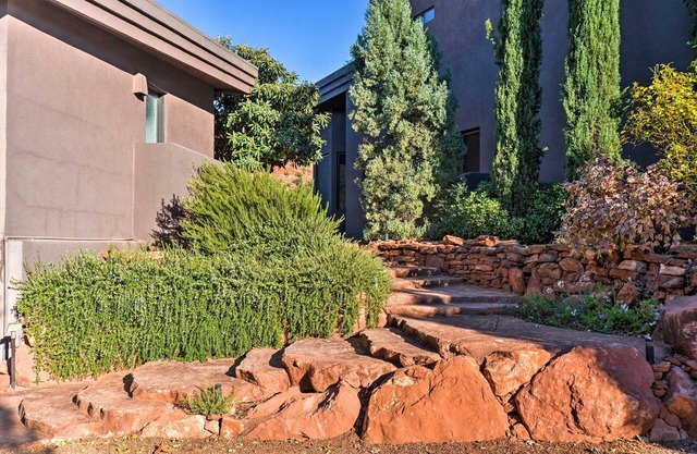 2 Acres & Red Rock Views: Sedona Casita!