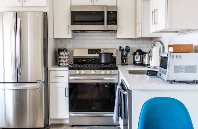 2 BD Apt - Close to Beach, Great Coffee + Food
