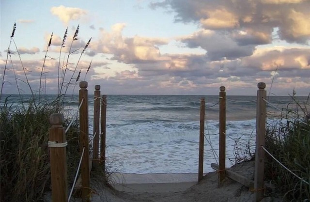 2 bdrm 1 bath 533 Nettles Blvd Jensen Beach, sleeps 7; Resort, hot tubs, Beach