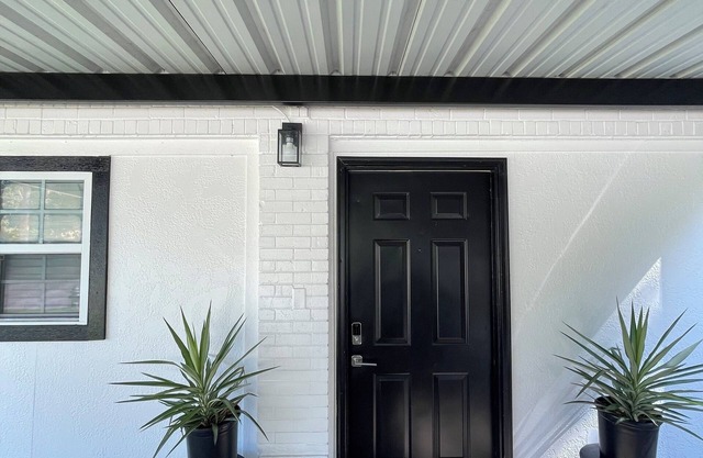 2 Bdrm 2 Ba Gem, Where Comfort Meets ConveniencenSports, Fun, Eats & Campus Life