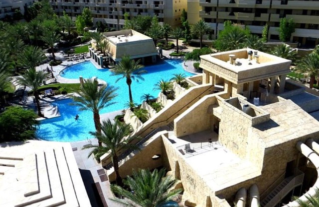 2 BDRM CONDO~ CANCUN RESORT LAS VEGAS~ GREAT POOLS, ONSITE DINING, BAR/LOUNGE