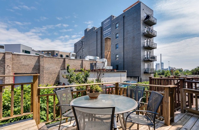 2-beautiful adjacent luxury homes near downtown. Room for 20 adults.