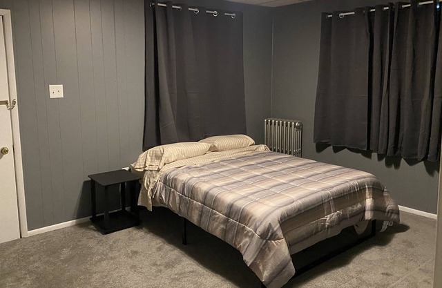 2 bed 1 bath remodeled furnished apartment