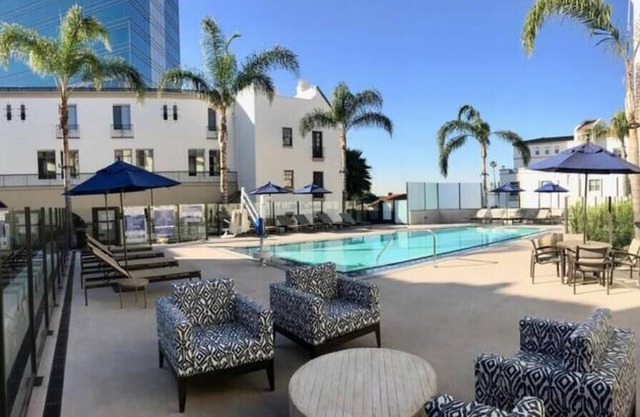 2 Bed 2 Bath Apartment Overlooking Fountain G65