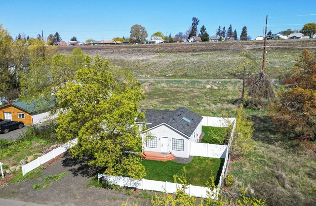 2 Bed 2 Bath Riveside Retreat