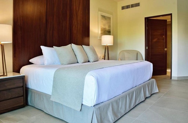 2 Bed 2Bth, Playa Royale 2507, Free WIFI