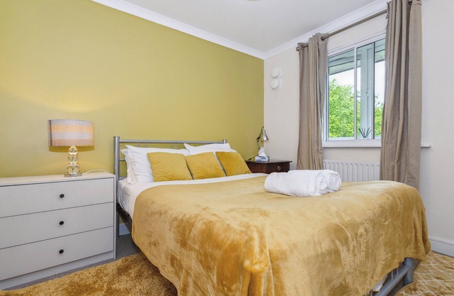 2 Bed Apartment - Sleeps 5 - Wifi - Parking - Pets