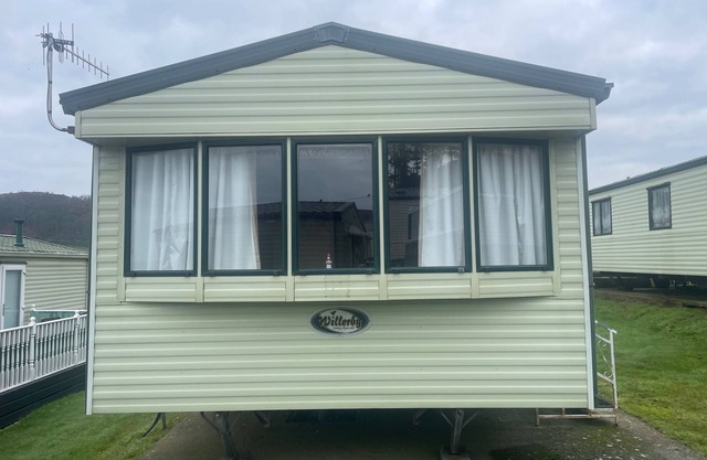 2 Bed Caravan - Sleeps 6 - Pets - Pool - Parking
