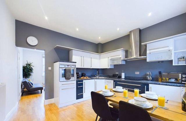 2 Bed Ensuite/Secure Parking/Long-Short Stay/Fast WiFi