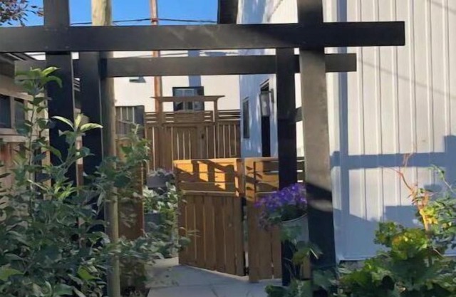 2 bed Fantastic Inglewood guesthouse w parking