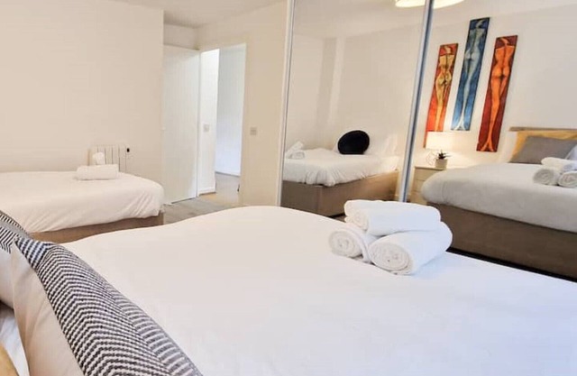 2-bed Flat, free parking, near Tube and Excel