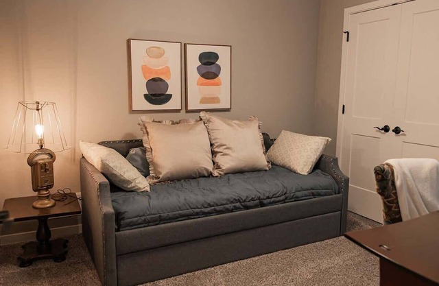 2 Bed house with Office and King Master Suite in Loves Park