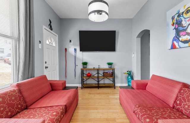 2 Bed House★Short/Long Term Stays★Backyard★W/D