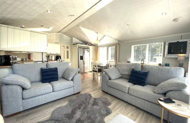 2 Bed Lodge, Sleeps 4, Dog-Friendly