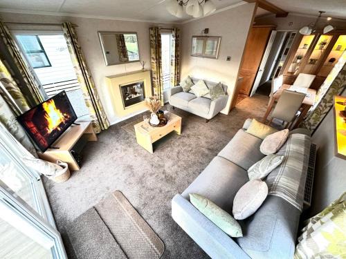 2-Bed Lodge Sleeps 4 Free Parking Hot tub