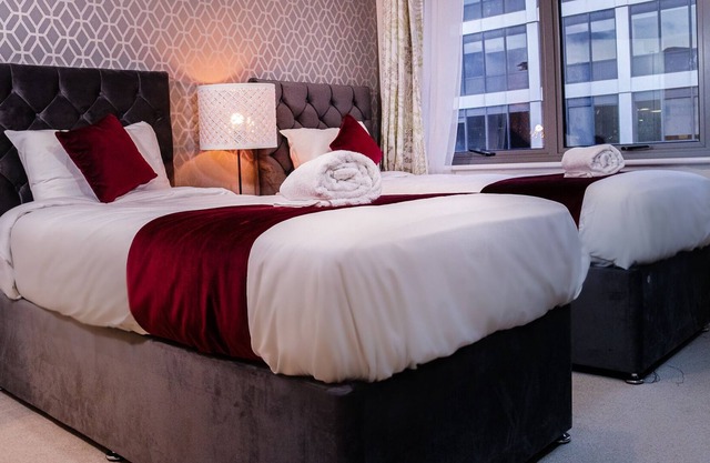 2 Bed-Modern-Apartment-Ensuite with Shower-City Vi