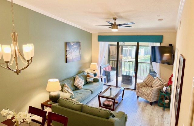 2 Bed Stunning, Luxury Condo 2 Bath/2 Pools near IMG Academy/Beaches/Anna Maria