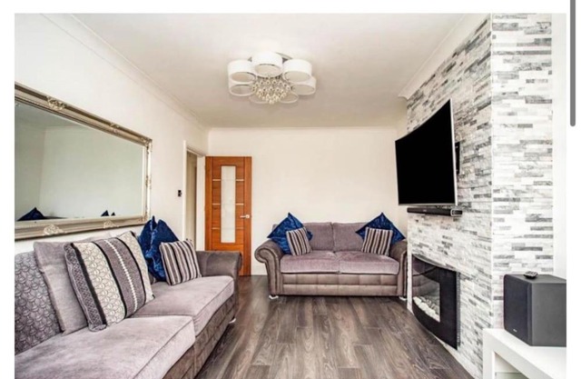 2 Bed - walking distance to Harry Potter Studio