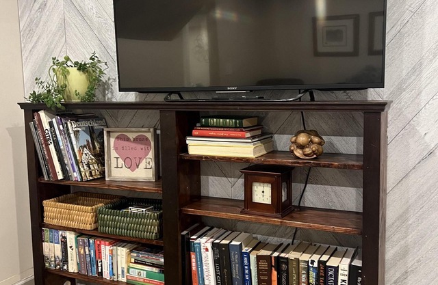 2 bedroom 1 bath on an oak tree lined dead end street on the Galloping Goose