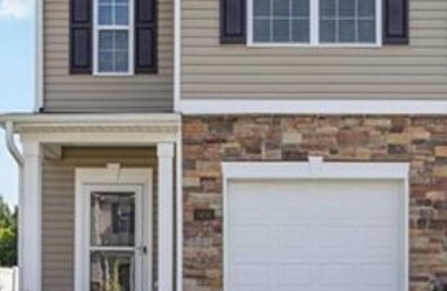 2 bedroom, 2.5 Townhome in charming Trinity with privacy & close to Interstate