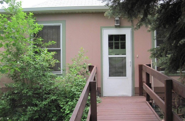 2 bedroom, 2 bath, 1/2 house in Wild Western Town