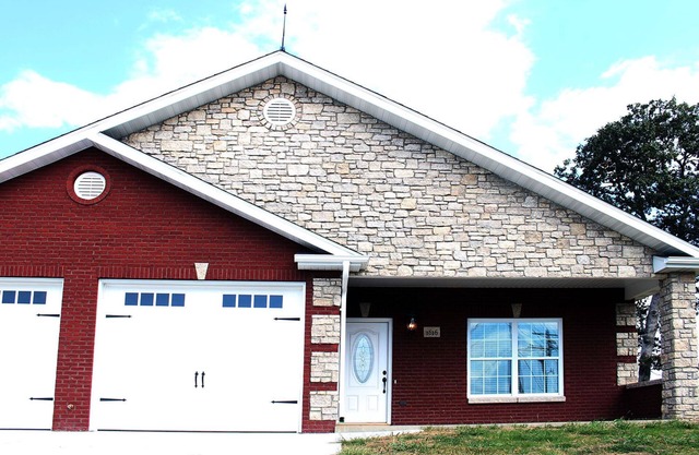 2 Bedroom 2 Bath Units! Great Location close to Wineries and I-55