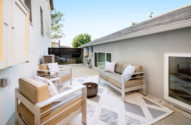 2 bedroom 2 bathroom house