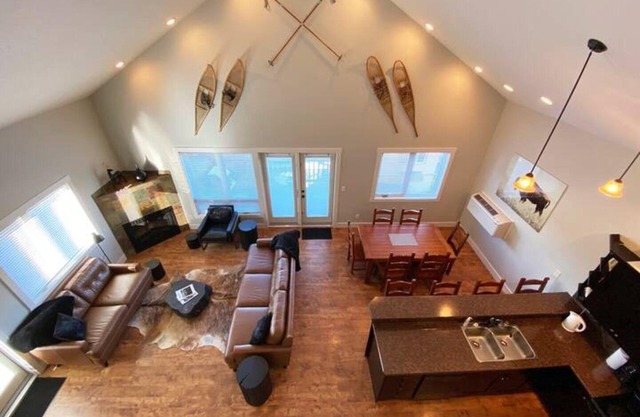 2 bedroom/2 bathroom Condo with a View