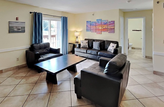 2 Bedroom 2 Full Bath Poolview Condo - Sleeps up to 8 - C6