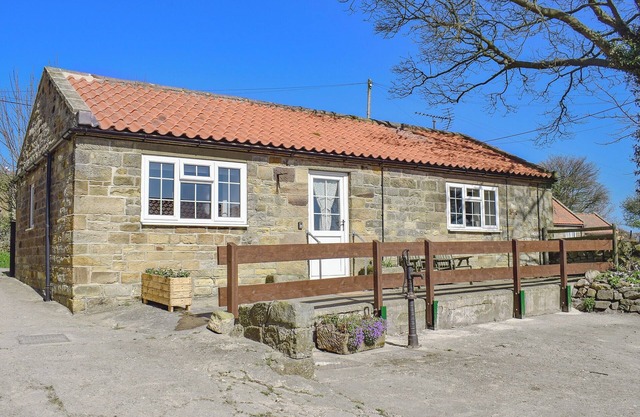 2 bedroom accommodation in Borrowby, near Staithes