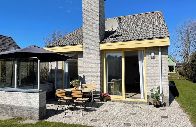 2 bedroom accommodation in Julianadorp aan Zee