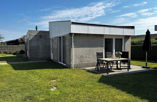 2 bedroom accommodation in Julianadorp aan Zee