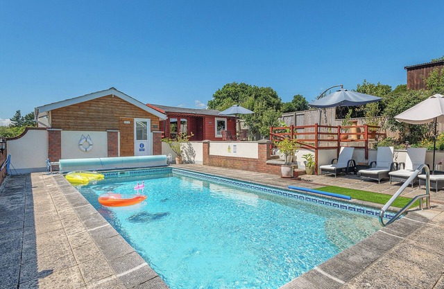 2 bedroom accommodation in Kingsteignton