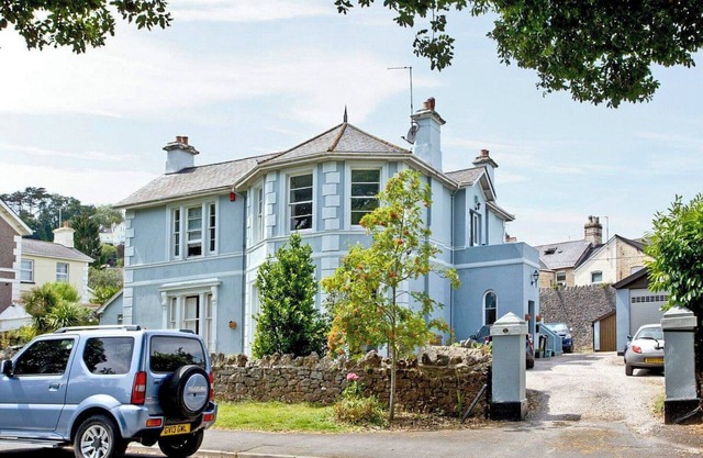 2 bedroom accommodation in Newton Abbot