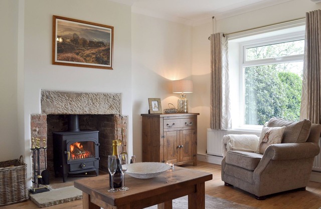 2 bedroom accommodation in Temple Normanton, near Chesterfield