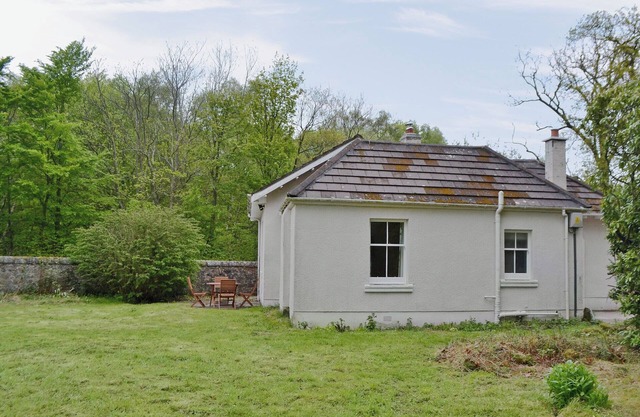 2 bedroom accommodation in Oakley, near Dunfermline