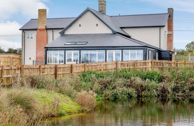 2 bedroom accommodation in Heveningham, near Halesworth