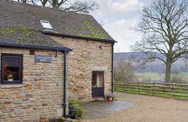 2 bedroom accommodation in Thornhill, Hope Valley