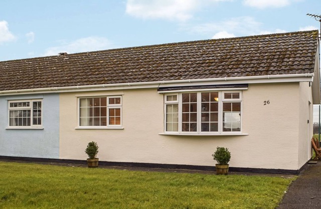 2 bedroom accommodation in Scurlage