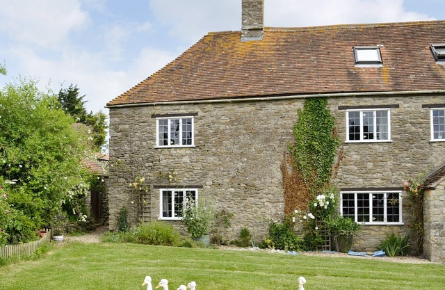 2 bedroom accommodation in Alweston, near Sherborne