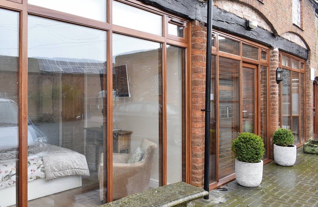 2 bedroom accommodation in Lower Drayton, near Penkridge