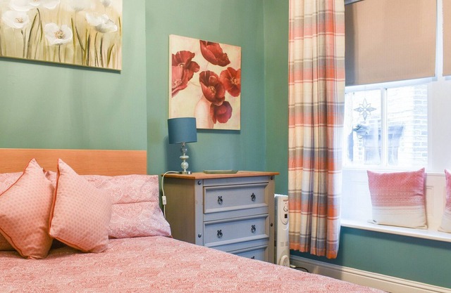 2 bedroom accommodation in Luddenden, near Halifax