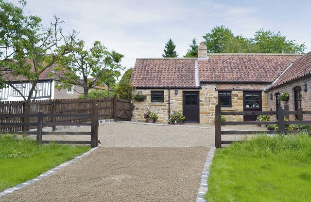 2 bedroom accommodation in Sutton-under-Whitestonecliffe, near Thirsk