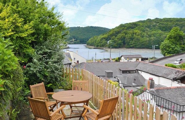 2 bedroom accommodation in Looe