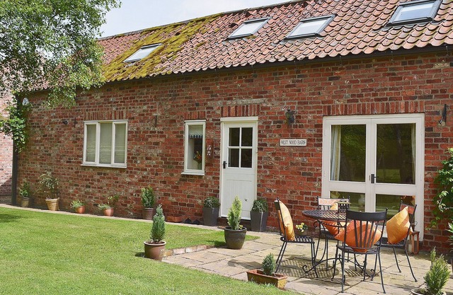 2 bedroom accommodation in Sutton-upon-Derwent, near York