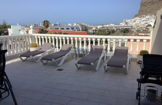 2 BEDROOM APARTMENT WITH VERY LARGE TERRACE