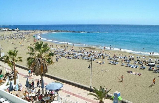 2-bedroom Apartment on Los Cristianos beach overlooking the main promenade